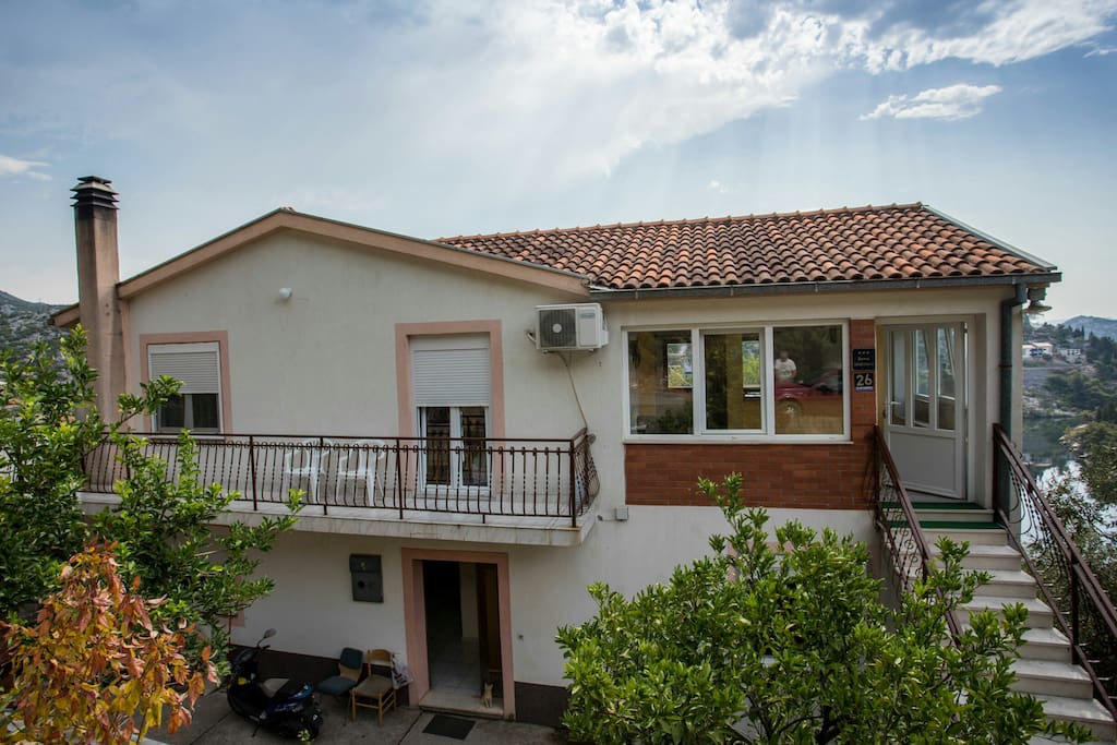 Prednja strana/Front