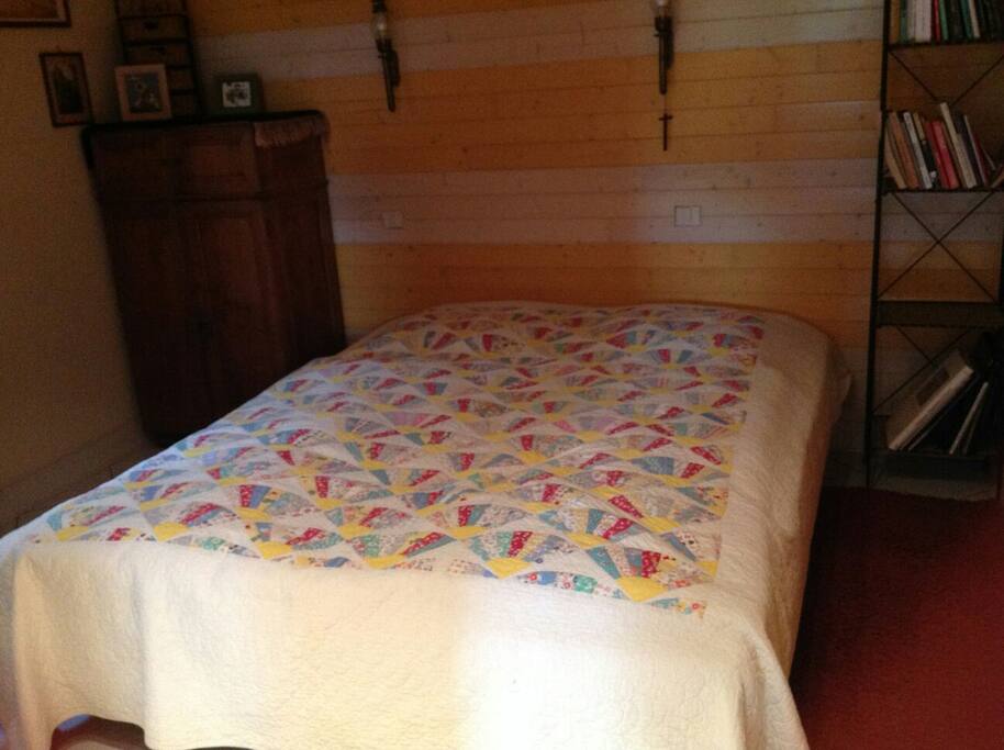 chambre avec lit double