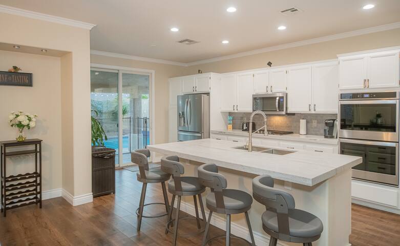 Good Vibes off the strip, Secret Room&Loft gallery image 5