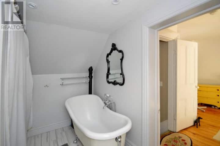 Great for Families, 2 Rooms: Eddie Sargent House
