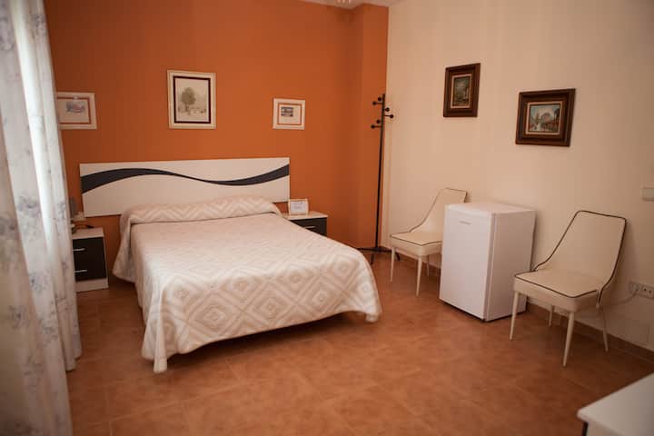 Ორადგილიანი ნომერი შეიძლება დაემატოს დამატებით საწოლს.