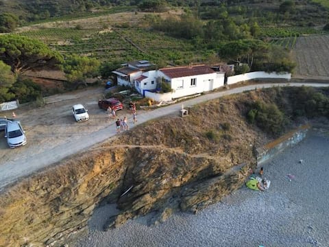 Dream cabin by the water in Paulilles