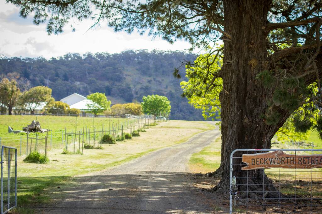 Farm access gate to Beckworth Retreat