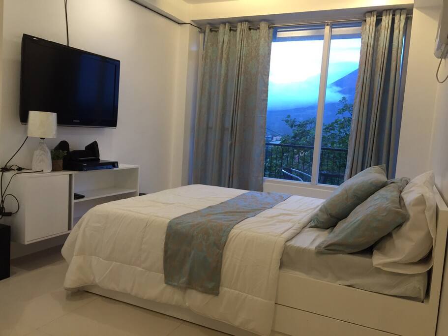 Bedroom with flat TV
