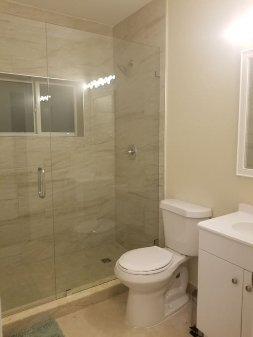 Huge walk in Shower in the Bathroom Guests have complimented on our *HOT WATER & GREAT WATER PRESSURE* compared to past places.