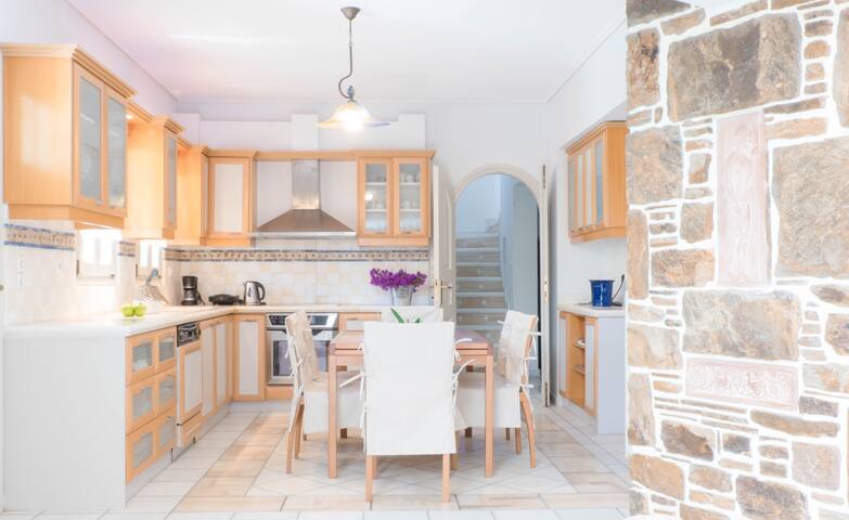 Montana Sea View Villa in Naxos gallery image 5