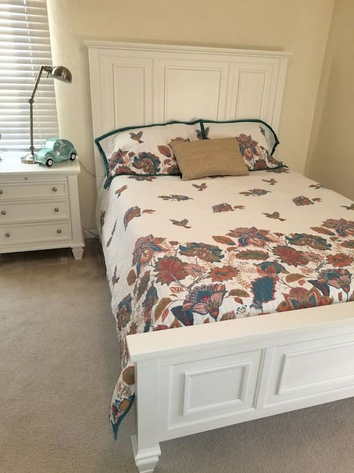 Bright and cheery! Brand new furniture, bedding, and decor.