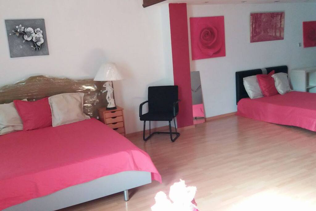 chambre avec 2 lits doubles