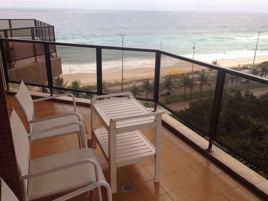 Varanda com vista para o mar