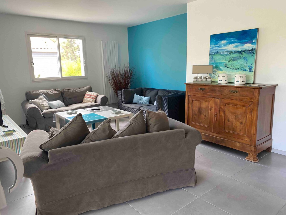 Successful Airbnb property: Quiet villa Montalivet ocean Atlantic coast 8 people in Vendays Montalivet