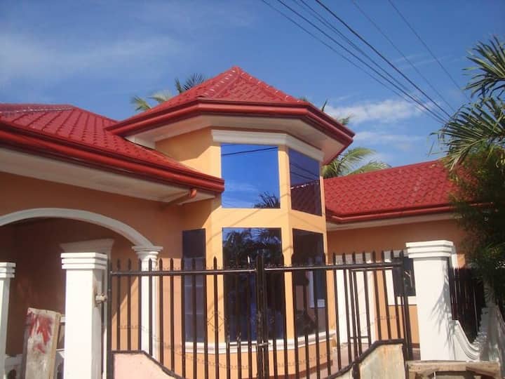 Beautiful House 3 BR Entire House w/ Aircon Houses for Rent in