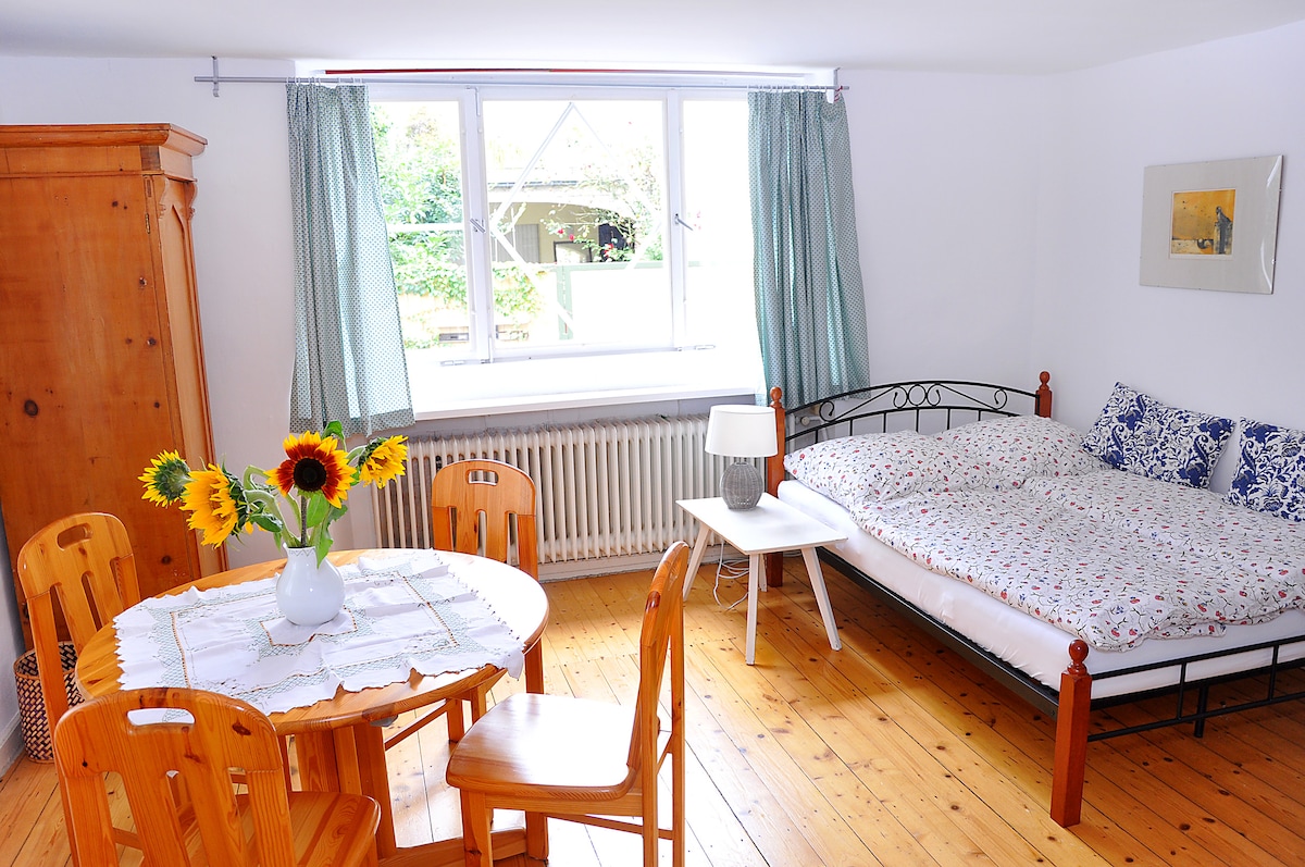 Rose ya vyumba viwili.