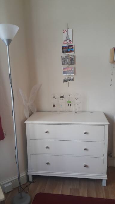 part of the room with available space for personal belongings