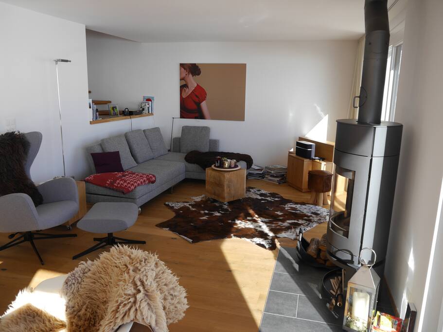 Wohnzimmer mit Kamin