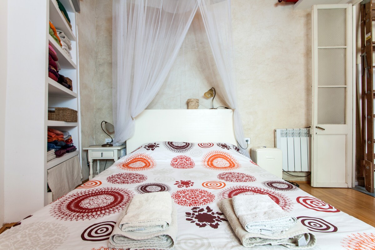 Krevat dopio 150 cm i gjerë.