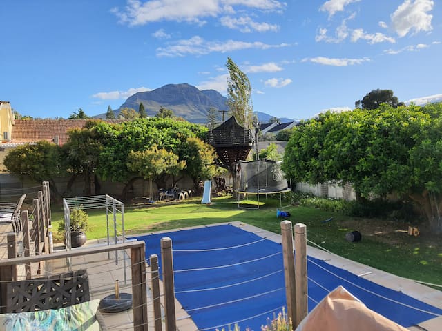 3 bedroom house with mountain views