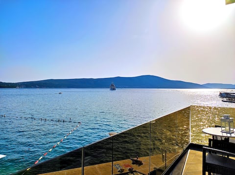 Seafront Apartment with Amazing View