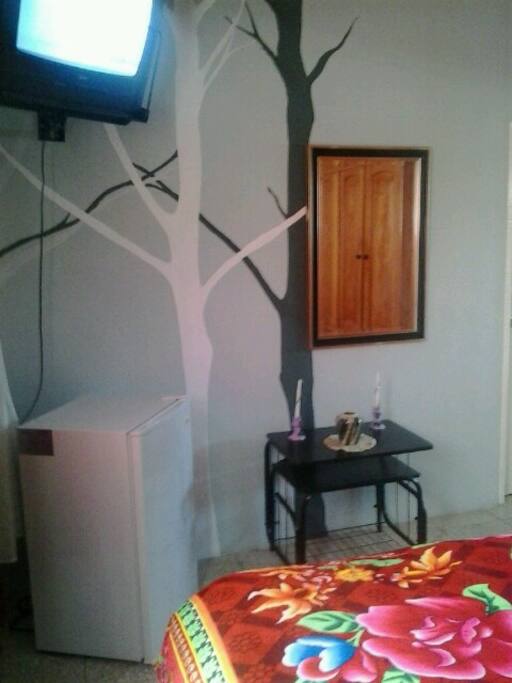 wall with art/ pintura de la pared / de l'art peint sur le mur