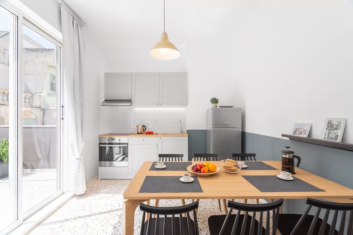 2BDR DESIGNER APT3 w/TERRACE&ROOF ACCESS ACROPOLIS gallery image 3