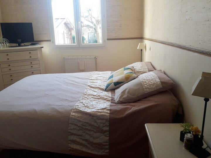 ห้องนอนที่ 1
เตียง 160 X 200 ซม.