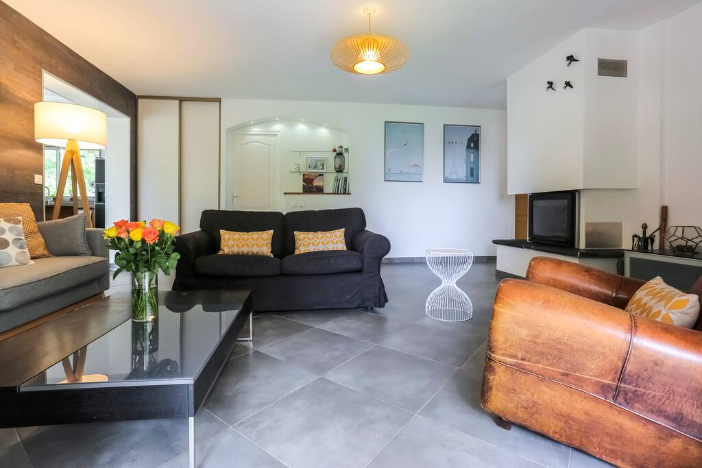 Salon ouvert sur la cuisine