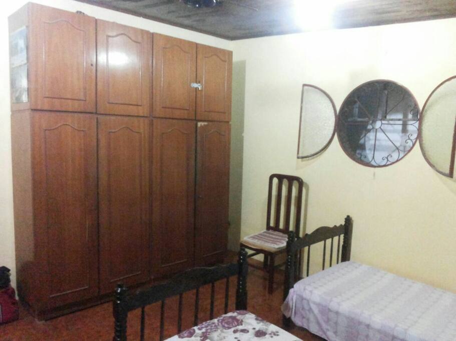Quarto de Casal com 2 camas de solteiro