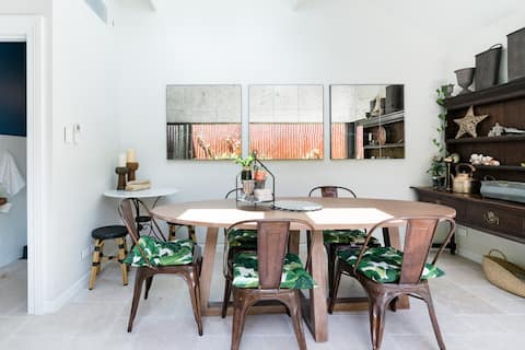 Gracie's Exquisite, Tastefully Decorated Terrace, the Rocks