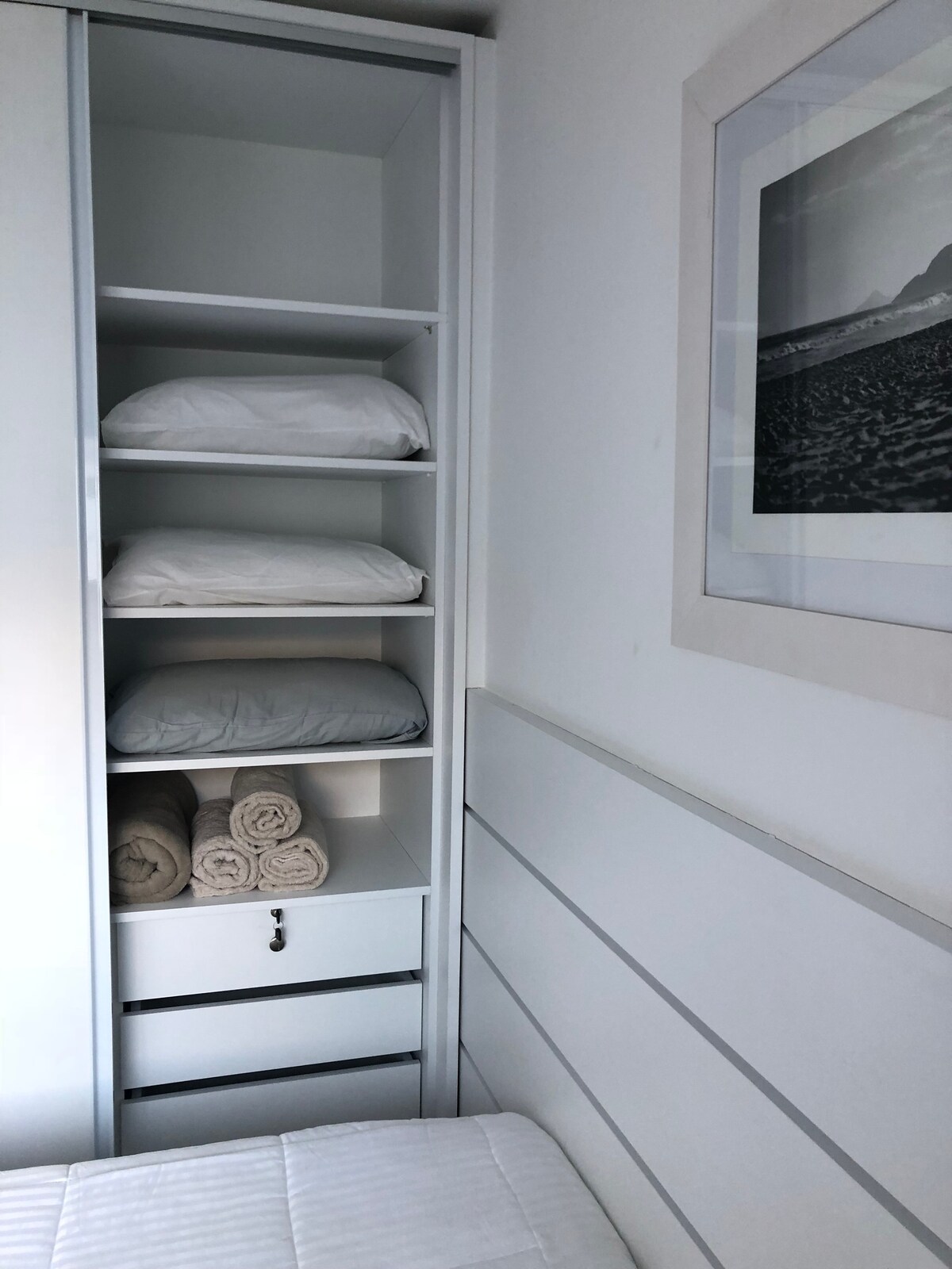 خزانة ملابس لغرفة النوم 