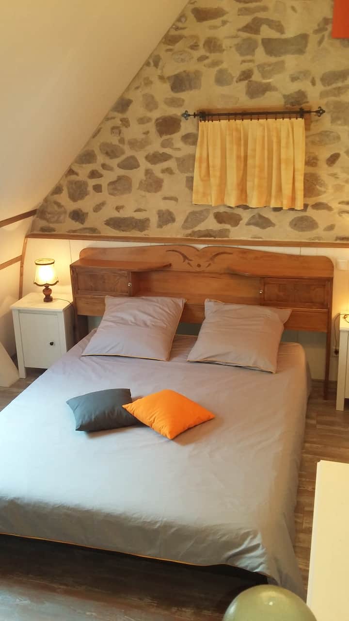 chumba cha kulala cha malkia kwenye ghorofa ya juu.