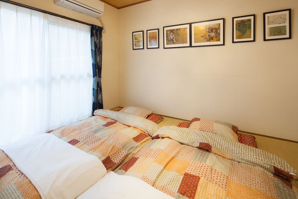Japanese style room with 8 best futon mattress / Car Park is available for free