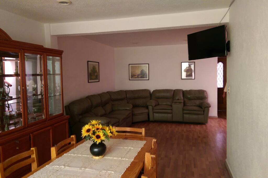 Sala comedor con TV