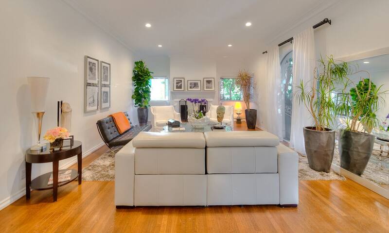 3000 SqFt!3 King bds! 10% OFF!3 minutes to RodeoDr gallery image 3