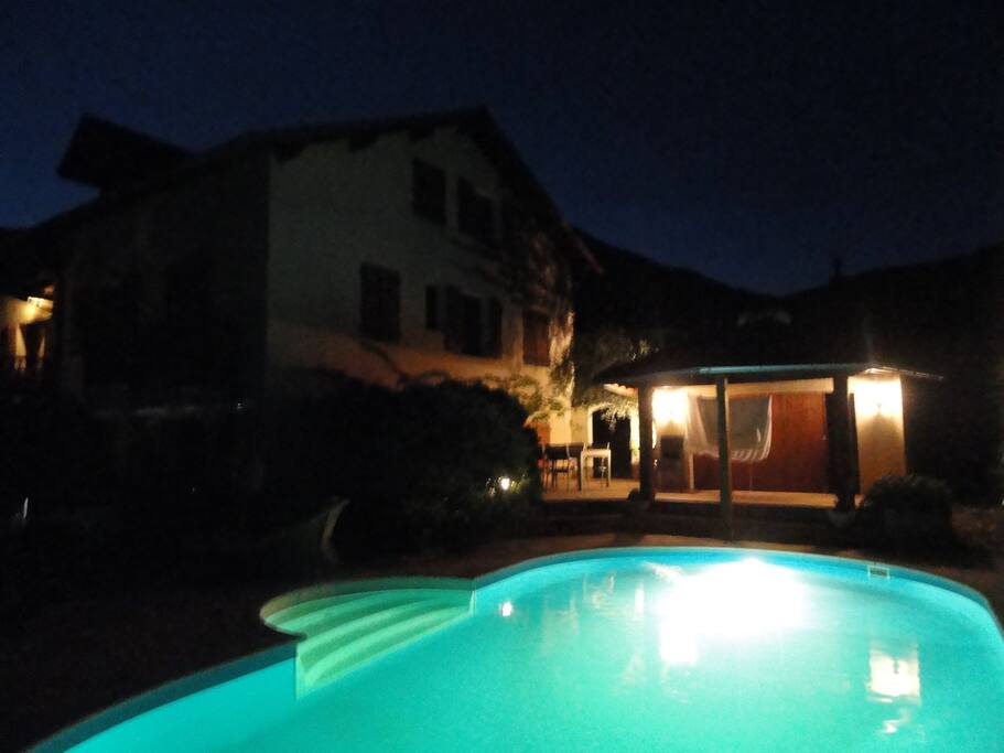 La piscine la nuit