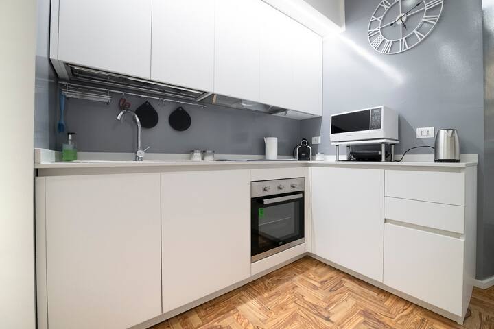 AMAZING APARTMENT a few steps from TERMINI STATION gallery image 4