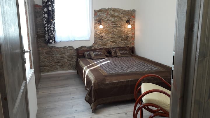 Პირველი სართულის ბინა (საძინებელი)