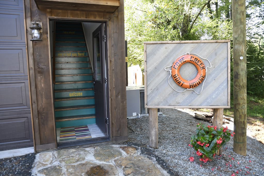 Cove Creek Boathouse - streetside entry