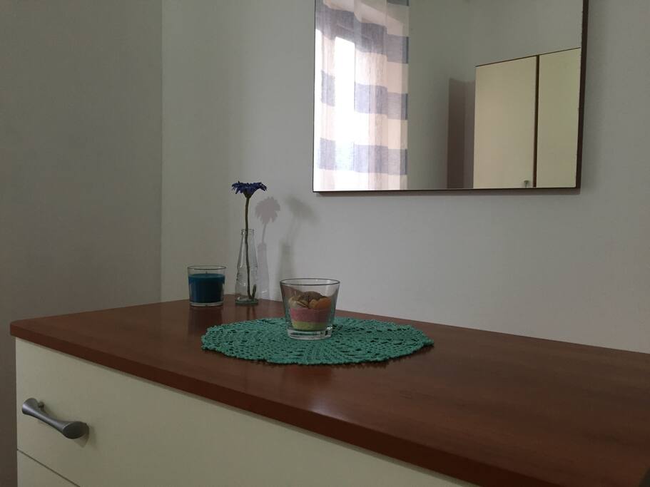 arredo camera da letto, armadio, como e specchio