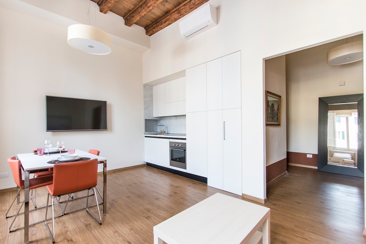 Lucca Walls Apartment — view 2
