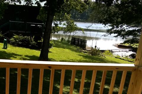 Serenity Cottage - A Lakeside Gem