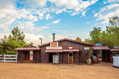 Galaviz Mountain Ranch: Spacious stay, large patio