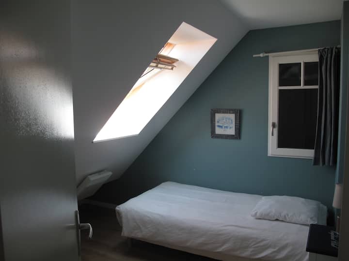 ห้อง 3 พร้อมเตียงคู่ 2 หลัง