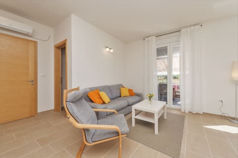 Popular Airbnb listing: Deep dear house in Grbe