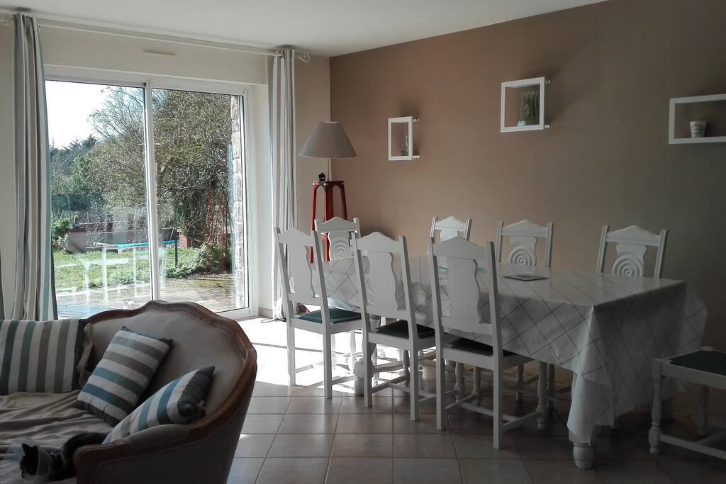le salon : coin salle à manger