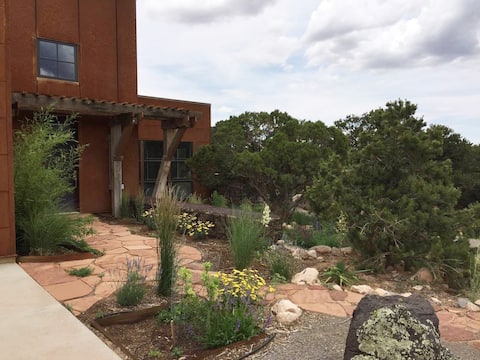Comfort and beauty: 2 BR near Capitol Reef