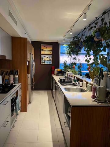 3 bedroom city apartment with amazing river views gallery image 3