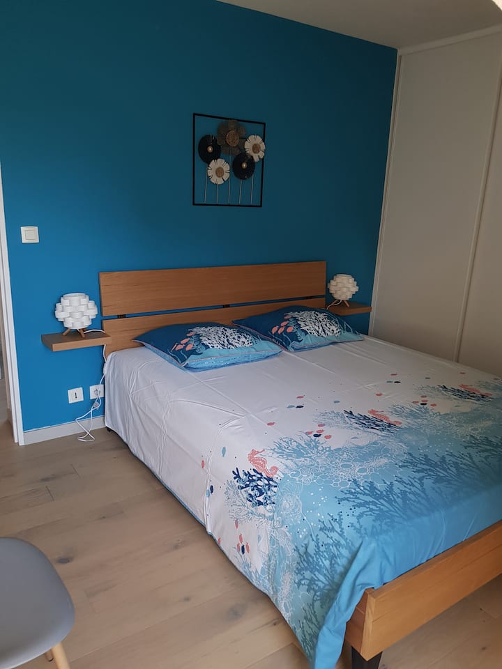 spavaća soba na katu s velikim ormarom, 160x200 cm posteljina