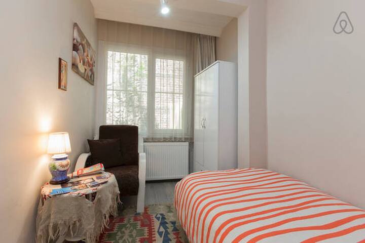 Quiet nice room in İstiklal Taksim