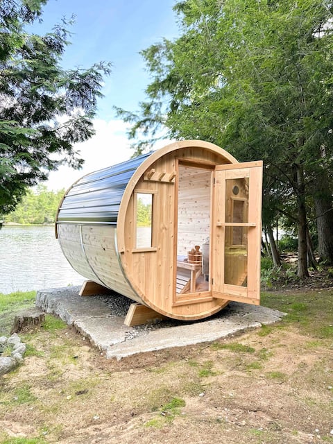 Luxury 5000sqft+ Waterfront Cottage: Sauna Hot Tub