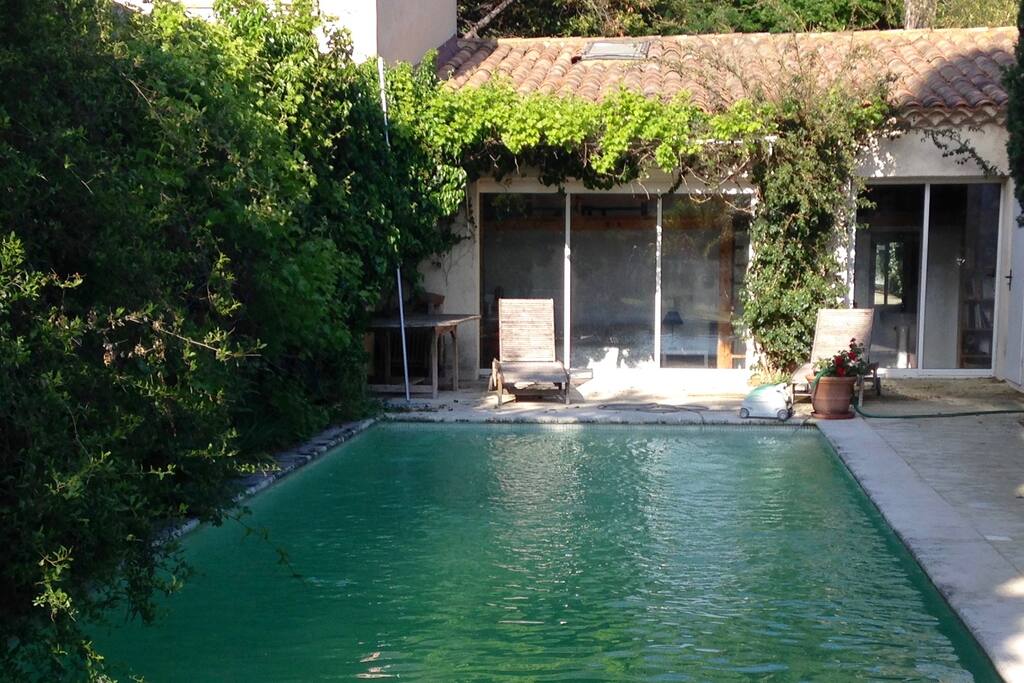 Dépendance et piscine