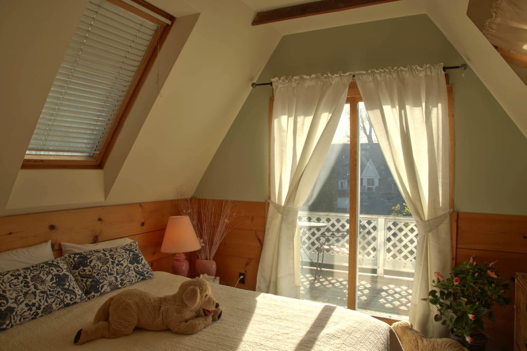 The queen bed with deck.